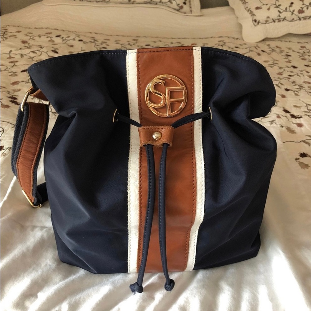 Bucket bag